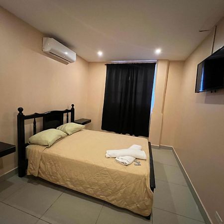 La Cubana Hotel & Suites Colon Bagian luar foto