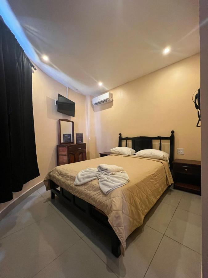 La Cubana Hotel & Suites Colon Bagian luar foto