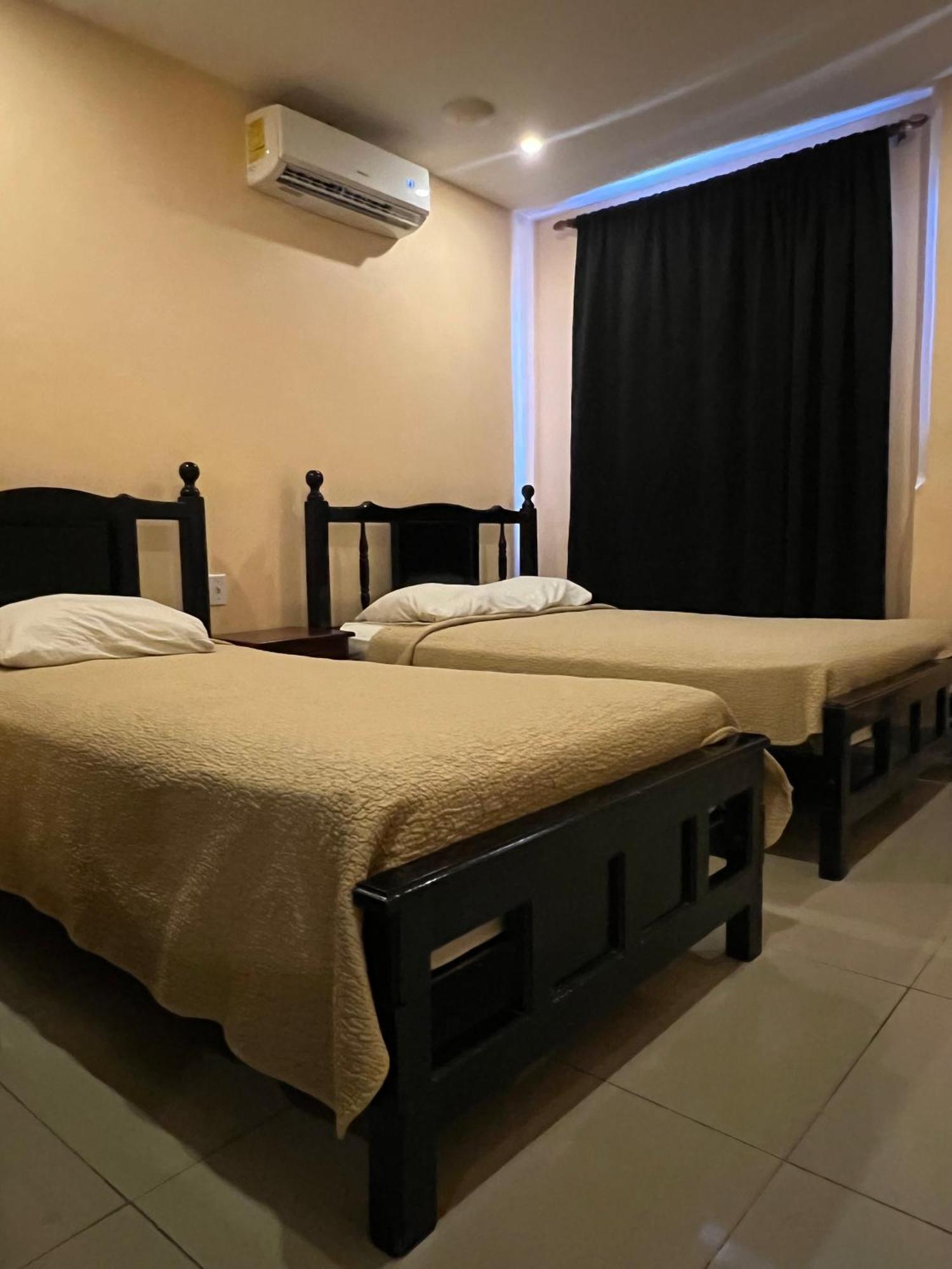 La Cubana Hotel & Suites Colon Bagian luar foto