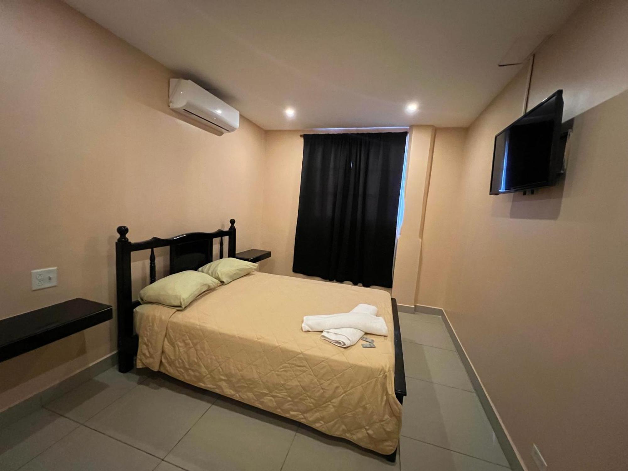 La Cubana Hotel & Suites Colon Bagian luar foto